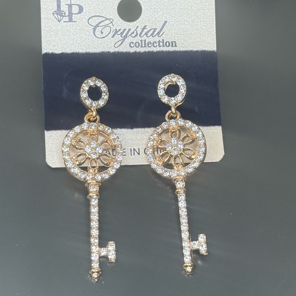 NWT Gold Rhinestone Key Dangle Lightweight Earrings - Picture 4 of 5